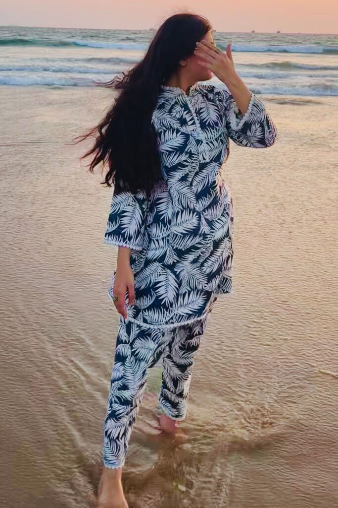 Khaddar Button Detailed